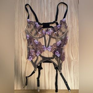 Edge O’ Beyond Ashitha Body. Rare. Unavailable. BNWOT. Size 4 (or 32D, 34C, 36B)